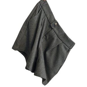 Dazy Women’s Black Houndstooth Shorts / Pleated with Elastic Waist